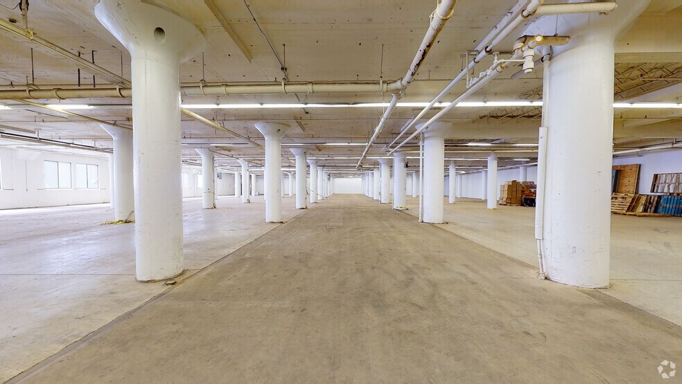 More Photos Of 290 Pratt St, Meriden Light Manufacturing For Lease