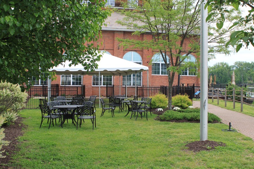 More Photos Of 88-110 Rondout Landing, Kingston Restaurant For Sale