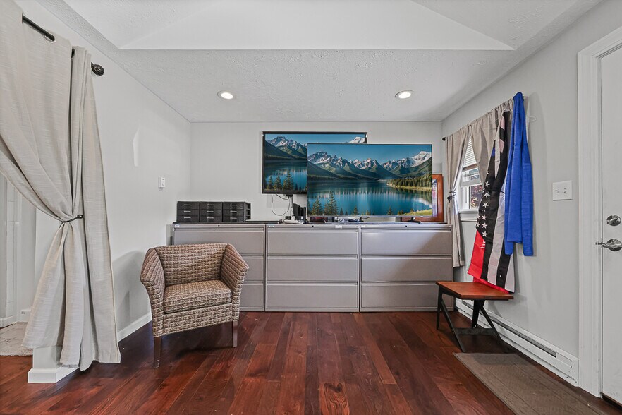 More Photos Of 4371 Hickory Ridge Ave, Brunswick Warehouse For Sale