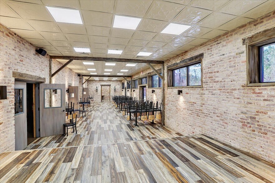 More Photos Of 15 Jackson Cir, Florence Restaurant For Sale