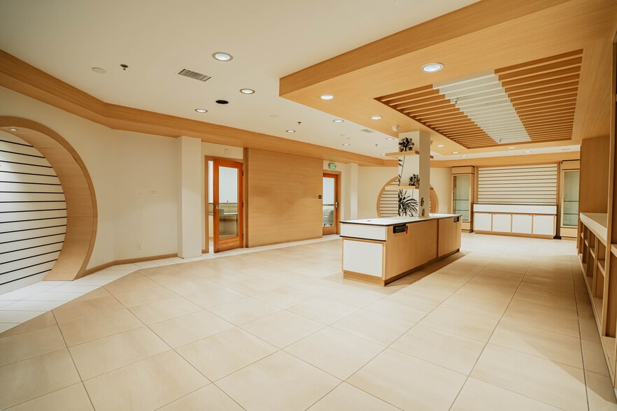 More Photos Of 42650 Melanie Pl, Palm Desert Loft Creative Space For Lease