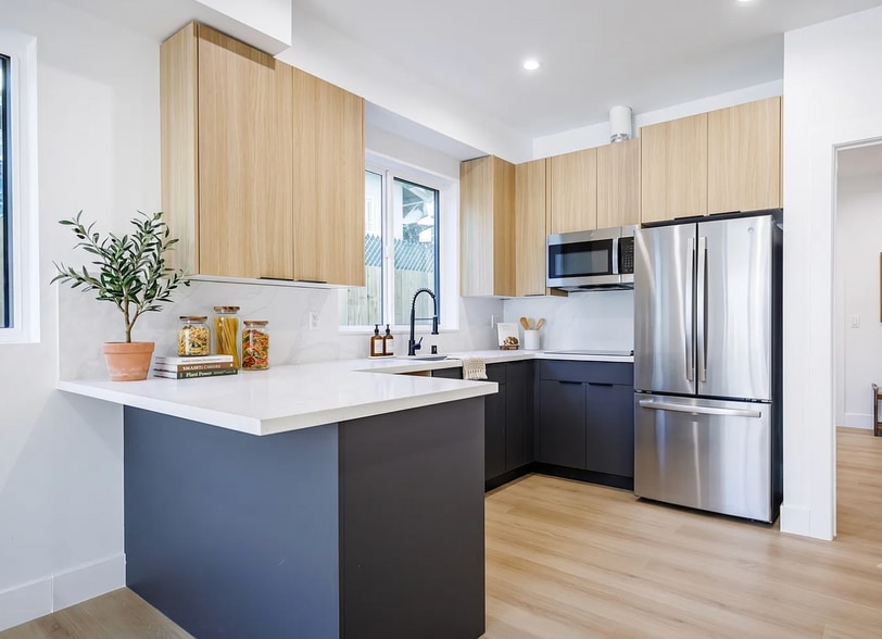More Photos Of 1330 S Longwood Ave, Los Angeles Apartments For Sale