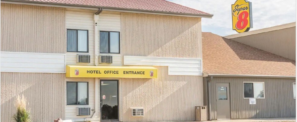 More Photos Of 1202 S Kniss Ave, Luverne Hotel For Sale