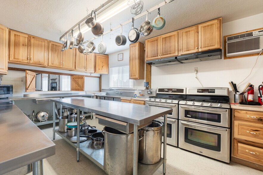 More Photos Of 11550 Pigeon Hollow Rd, Spring City Hotel For Sale