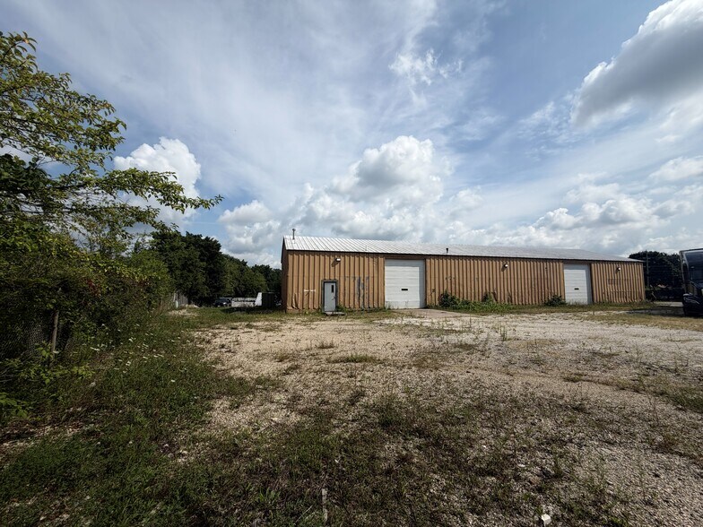 More Photos Of 72 East St, Crystal Lake Light Manufacturing For Lease