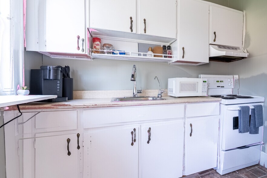 More Photos Of 738 Brock St, Windsor Multifamily For Sale