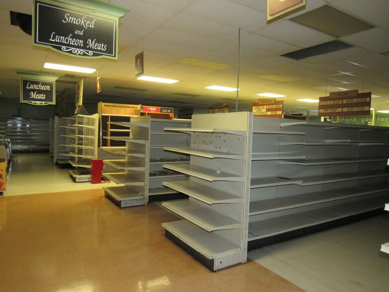 More Photos Of 275 Laing St, Redgranite Supermarket For Lease