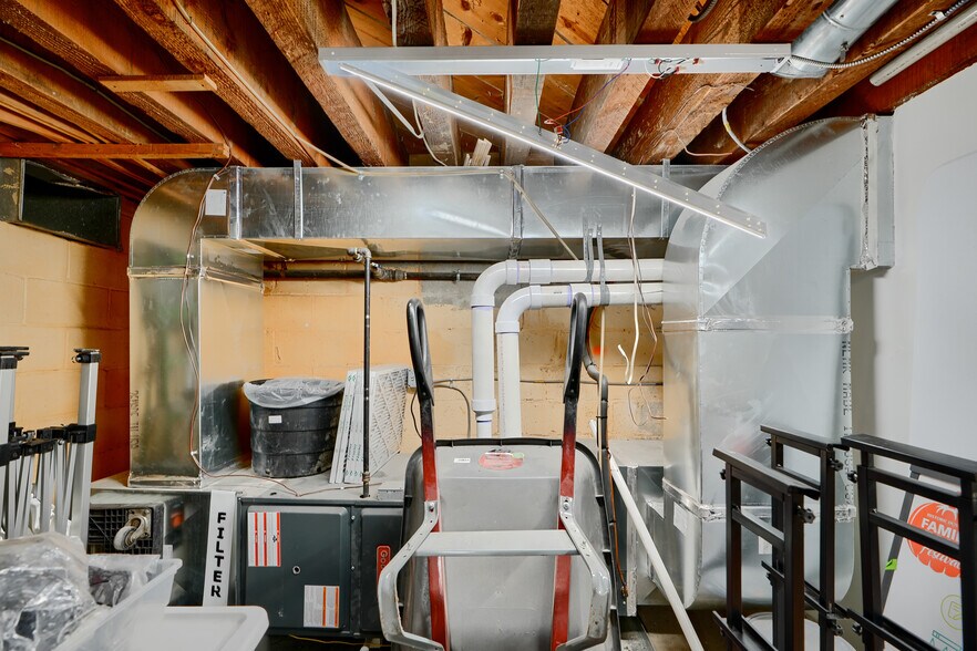 More Photos Of 11 Center Pl, Dundalk Office For Sale