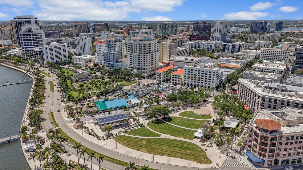 More Photos Of 114 South Narcissus Ave, West Palm Beach Bar For Sale