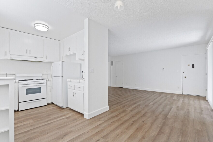 More Photos Of 3625 Mentone Ave, Los Angeles Apartments For Sale