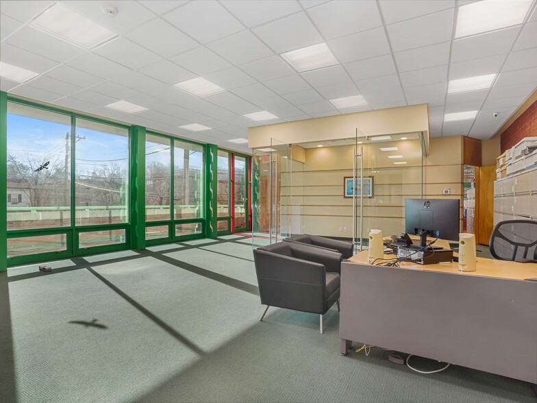 More Photos Of 263 Glenville Rd, Greenwich Storefront Retail Office For Lease