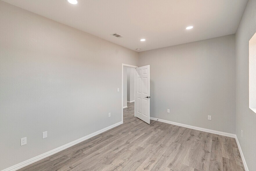 More Photos Of 5268/5450 N FM 866, Odessa Warehouse For Sale