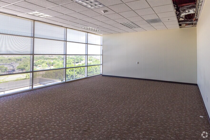 More Photos Of 610 Uptown Blvd, Cedar Hill Office For Lease