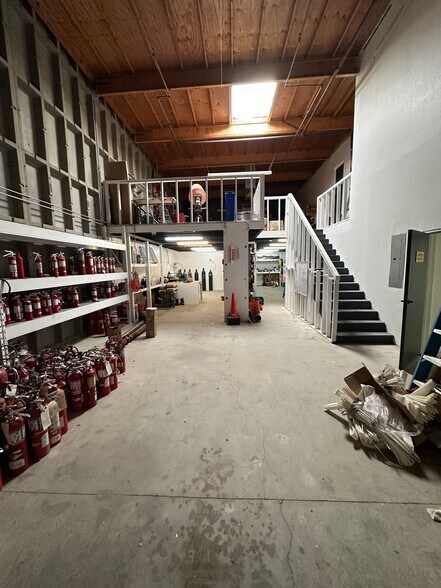 More Photos Of 77530 Enfield Ln, Palm Desert Showroom For Sale