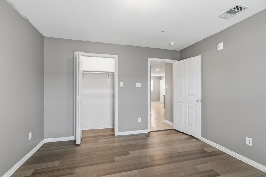 More Photos Of 1318 Avenue A, South Houston Apartments For Sale