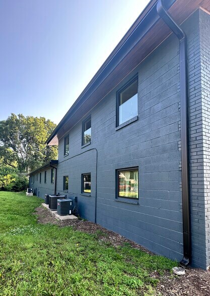 More Photos Of 2108 W 75th St, Prairie Village Medical For Lease