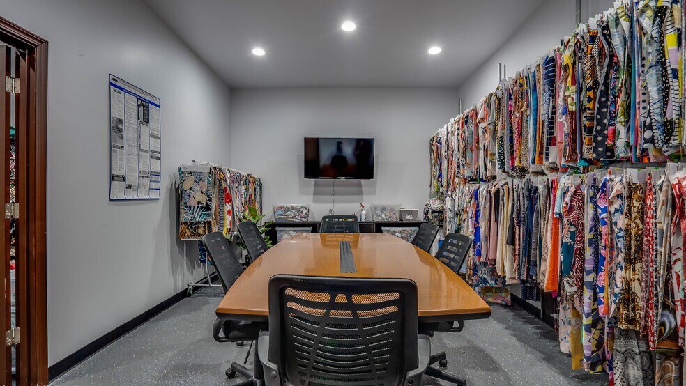 More Photos Of 3232 E Olympic Blvd, Los Angeles Warehouse For Sale