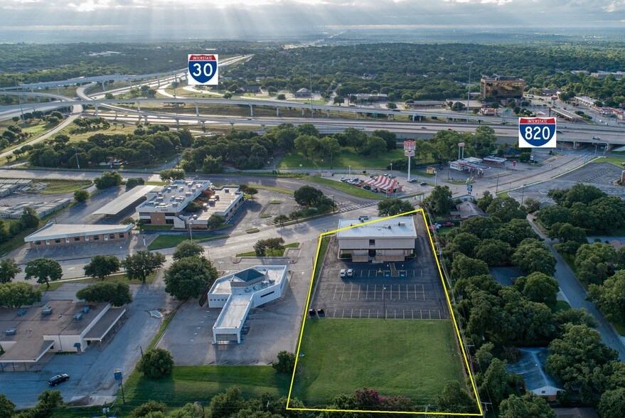 More Photos Of 6464 Brentwood Stair Rd, Fort Worth Office For Sale