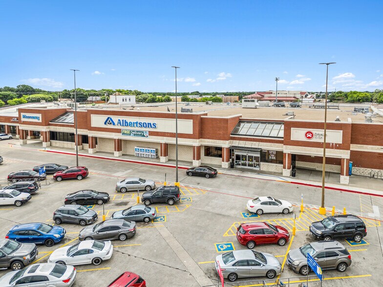 More Photos Of 3525 Sycamore School Rd, Fort Worth Supermarket For Sale