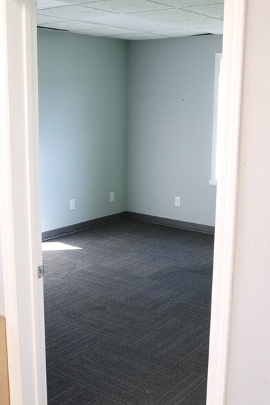 More Photos Of 4583 American Road rd, Rockford Flex For Lease