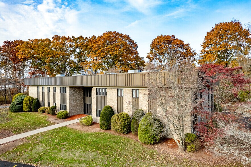 More Photos Of 106 Nate Whipple Hwy, Cumberland Office For Lease