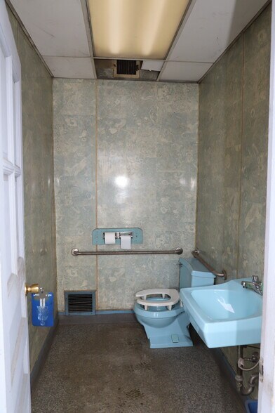 More Photos Of 229 Canal St, Brattleboro Auto Salvage Facility For Sale