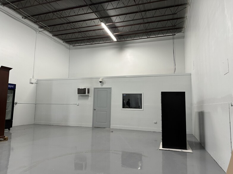 More Photos Of 5121 Steadmont Dr, Houston Manufacturing For Lease