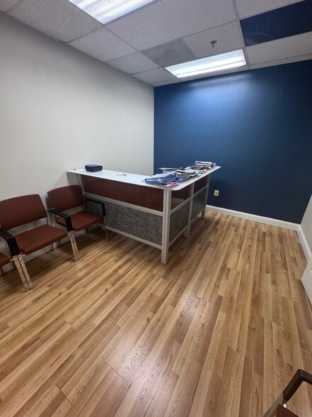 More Photos Of 20 Pidgeon Hill Dr, Sterling Medical For Lease