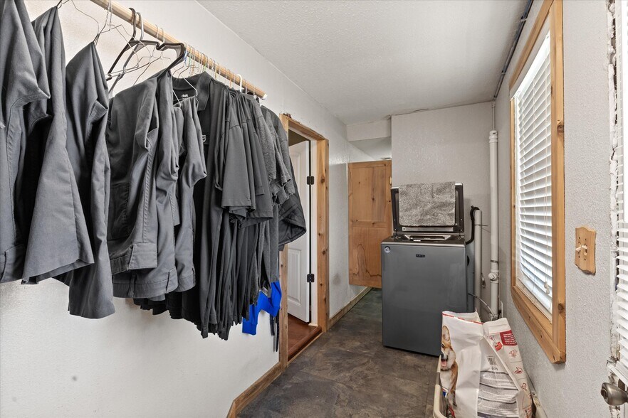 More Photos Of 725 Holmes Dr, Granbury Auto Repair For Sale