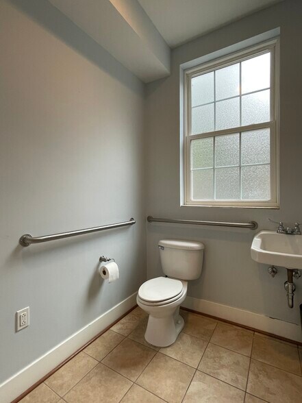 More Photos Of 211 K St Ne, Washington Office Residential For Sale