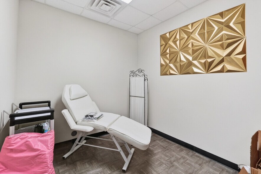 More Photos Of 3210 Prosperity Church Rd, Charlotte Office For Sale