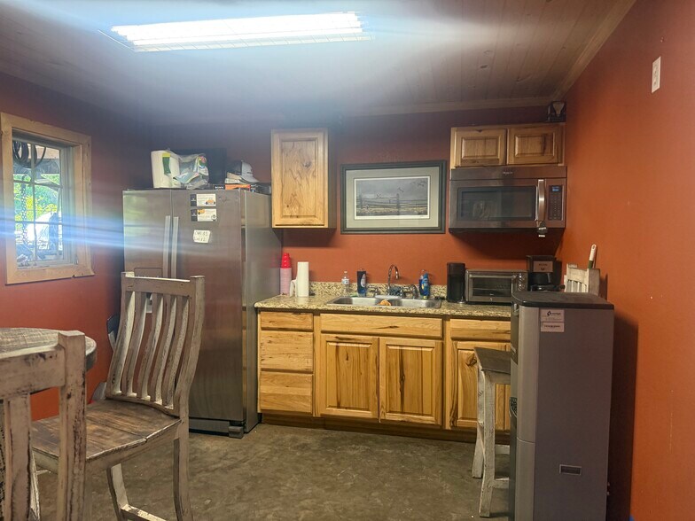More Photos Of 1521 N State Highway 121, Bonham Freestanding For Sale