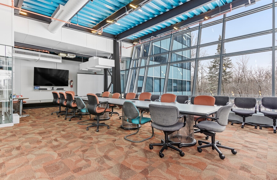 More Photos Of 1601 Telesat Crt, Ottawa Office For Lease