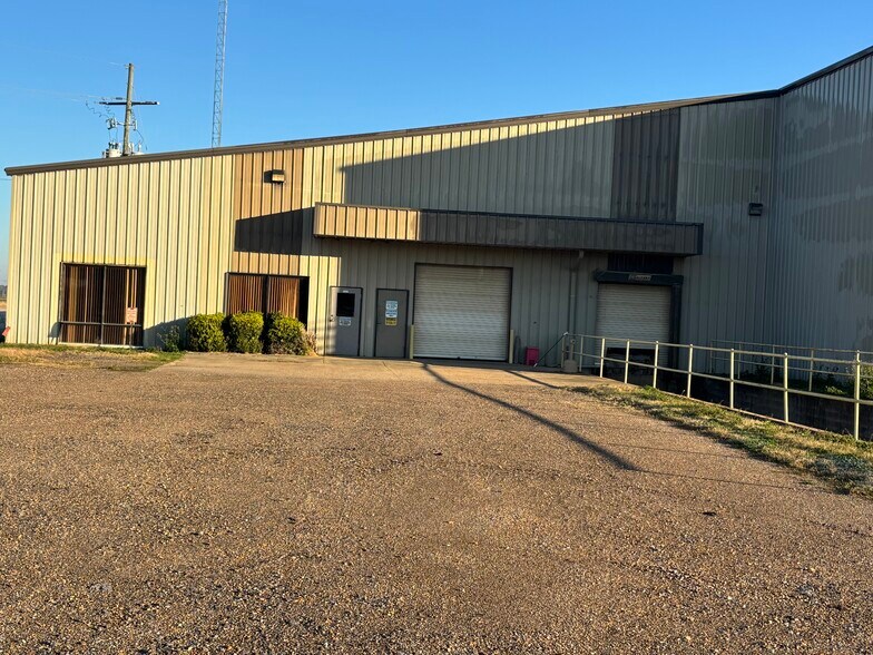 More Photos Of 101 Scates Rd, Gilbert Manufacturing For Sale