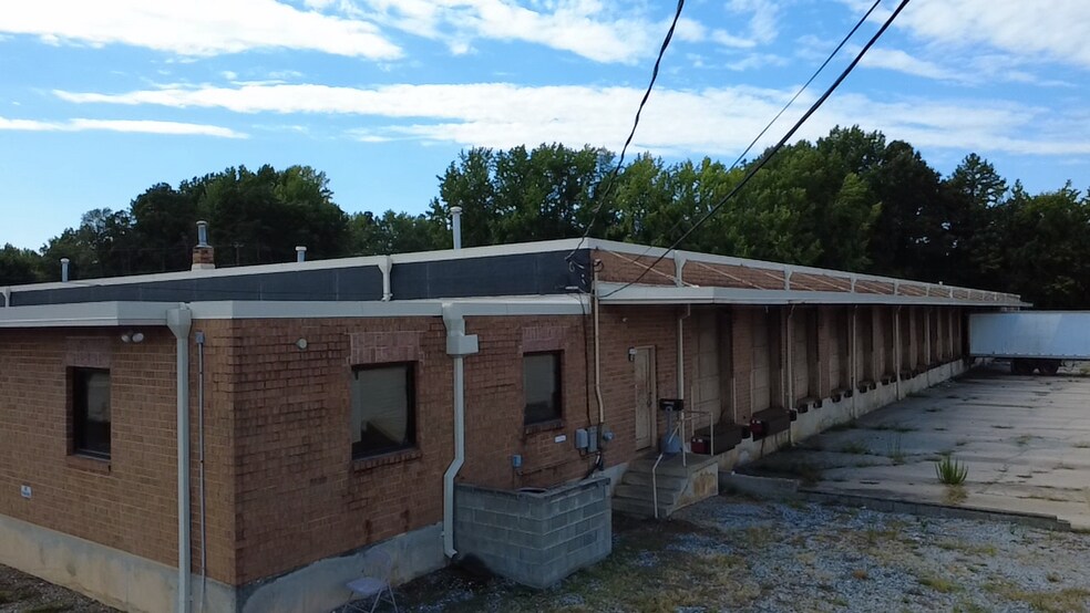 More Photos Of 900-920 W Fairfield Rd, High Point Warehouse For Lease