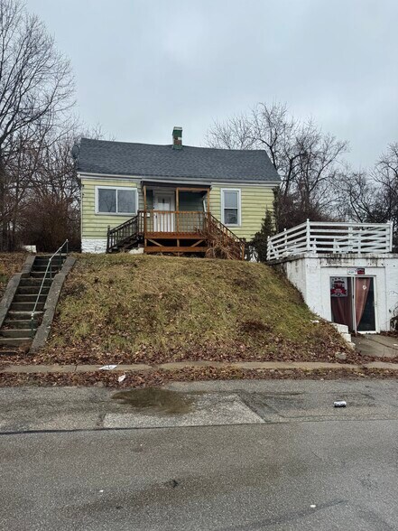 More Photos Of , Cincinnati Multifamily For Sale