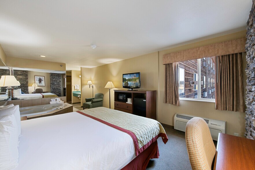 More Photos Of 1424 W Pine St, Pinedale Hotel For Sale