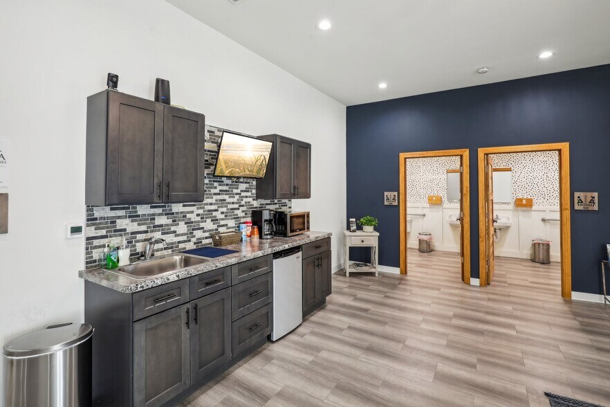 More Photos Of 613 Broadway, Wisconsin Dells Loft Creative Space For Sale