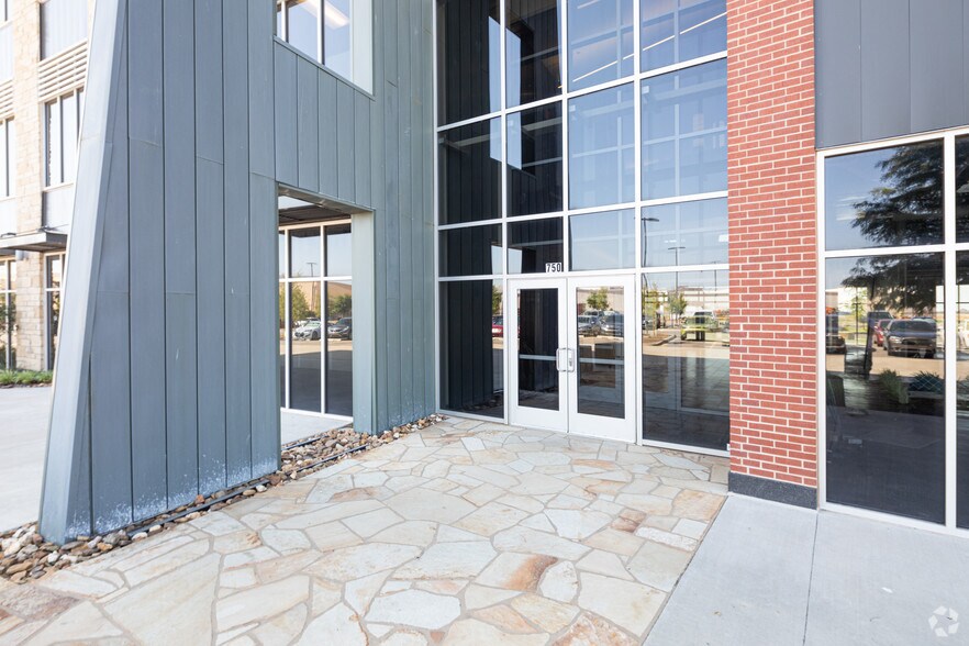 More Photos Of 750 SW 24th St, Moore Office For Lease