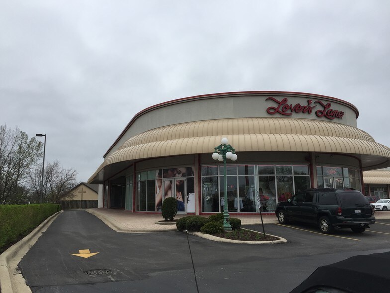 More Photos Of 5-25 E Golf Rd, Arlington Heights General Retail For Lease