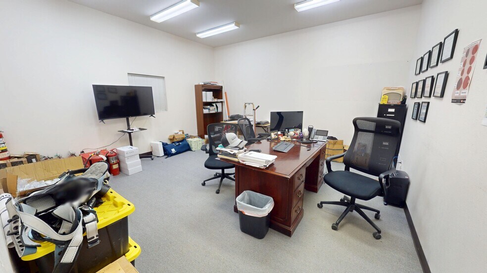 More Photos Of 2320 Patterson Industrial Blvd, Pflugerville Warehouse For Sale