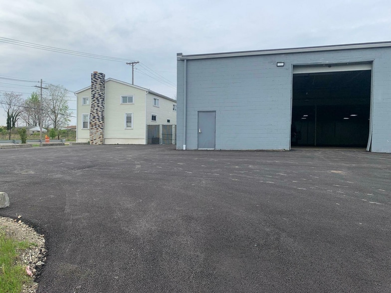 More Photos Of 1400 Bliss St, Columbus Warehouse For Lease