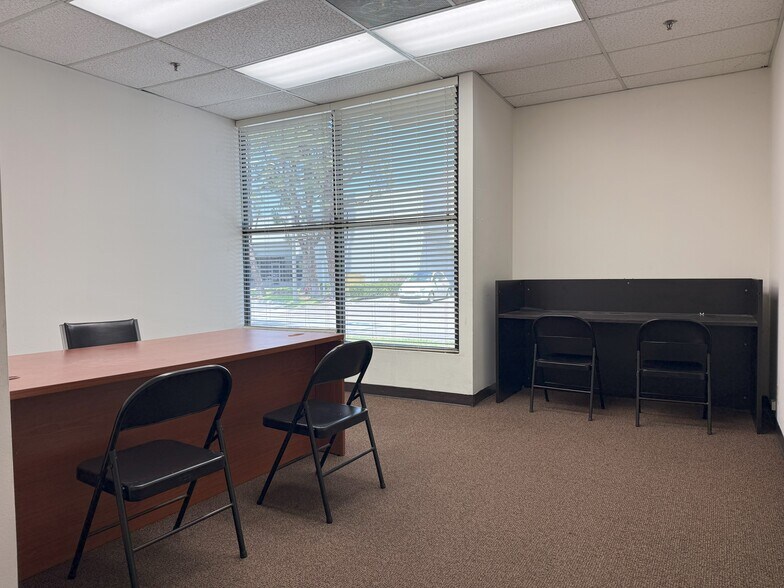 More Photos Of 7442 Vincent Cir, Huntington Beach Manufacturing For Lease