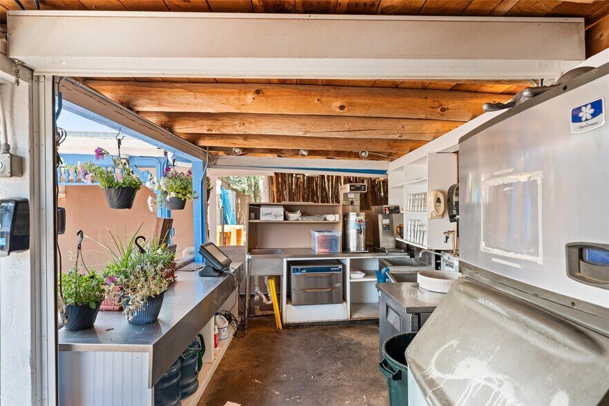 More Photos Of 4 Banana Ln, Santa Fe Restaurant For Sale