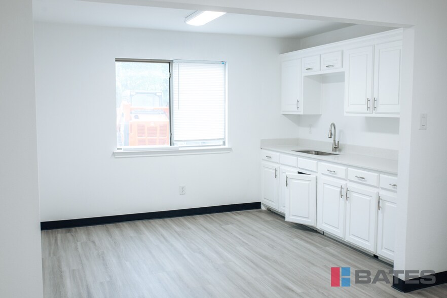 More Photos Of 5141 Boyd Blvd, Rowlett Distribution For Lease