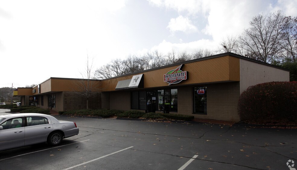 More Photos Of 154 Faunce Corner Rd, North Dartmouth Storefront Retail Office For Lease