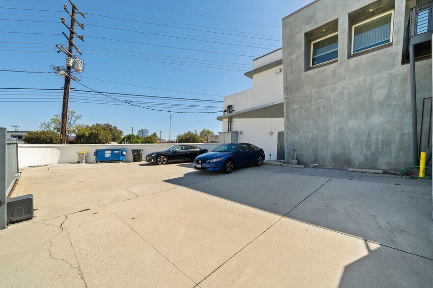 More Photos Of 8607 Venice Blvd, Los Angeles Loft Creative Space For Lease