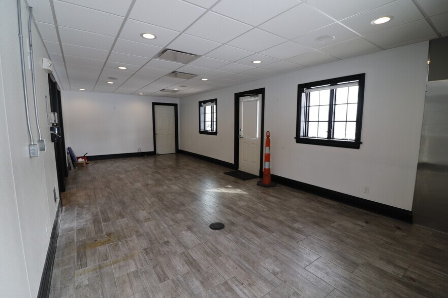 More Photos Of 1223 E Sciota Ave, Peoria Heights Industrial For Lease