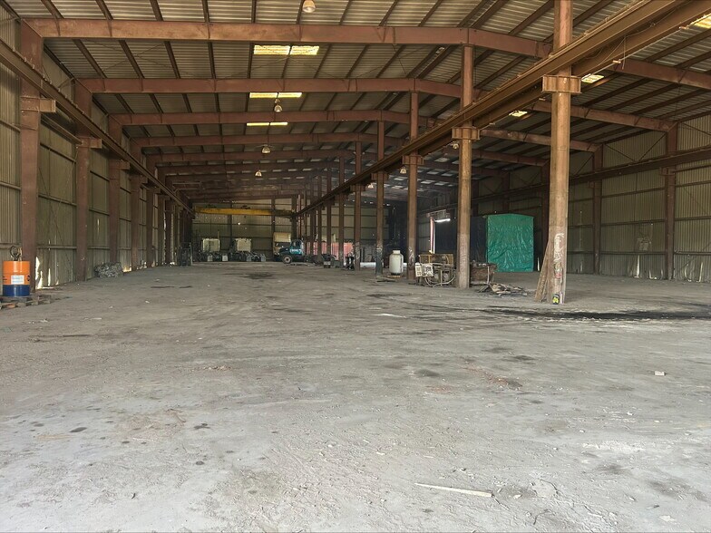 More Photos Of 9035 Mississippi St, Houston Manufacturing For Lease