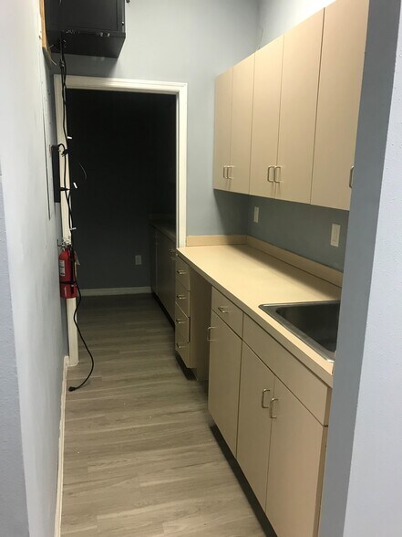 More Photos Of 31111-31125 US Highway 19 N, Palm Harbor Office For Lease